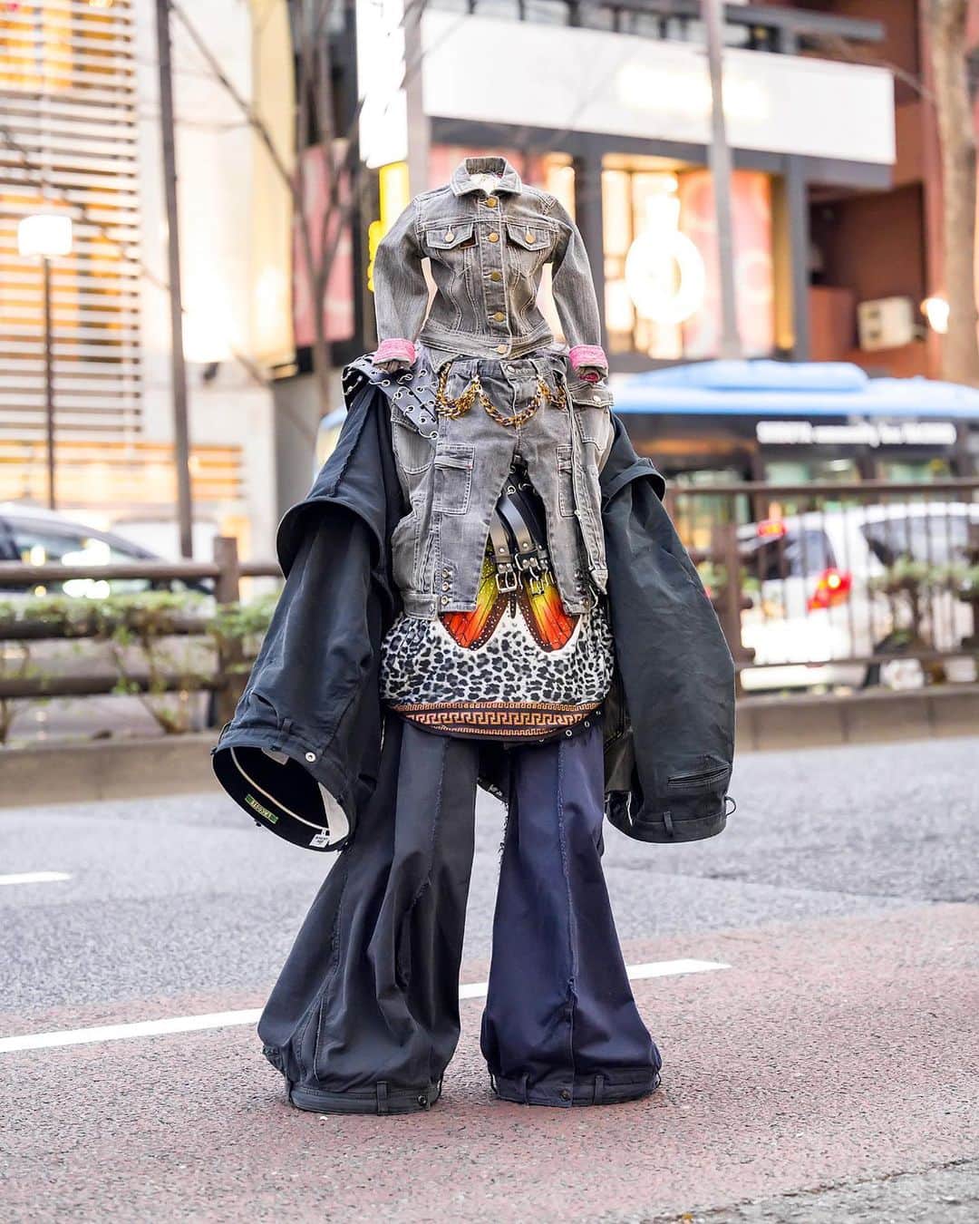 Harajuku Japanさんのインスタグラム写真 - (Harajuku JapanInstagram)「21-year-old Japanese fashion student Haruki (@fomore_o_hrk) wearing a handmade "whole body denim man" look on the street in Harajuku Tokyo. Haruki is known for making his own clothes and for his love of denim, both of which are on display here. This look includes a handmade miniature denim jacket full head mask (he can see out, look for his eyes in the closeup), with matching tiny denim pants worn as a necklace, a remake jacket with entire jeans for each arm, a vintage top customized with numerous belts (maintaining the jeans theme), a crossbody bag in the shape of jeans shorts (see closeup), wide leg remake denim pants that use a full pair of pants for each leg (matching the sleeves of his jacket), and vintage boots. Make sure you swipe through the closeups to see all of the details of this amazing "denim man" look, and let us know what you think in the comments! Haruki also told us that his favorite band is Nirvana!!  #JapaneseFashion #denim #JapaneseStreetwear #Harajuku #JapaneseDenim #jeans #handmadefashion #JapaneseStreetFashion #JapaneseStreetStyle #TokyoFashion #Harajuku #JapanFashion #原宿 #streetstyle #Tokyo #StreetFashion #Japan #Fashion #Style #ootd #extremefashion #avantgardefashion #BunkaFashionCollege #デニム」3月3日 6時28分 - tokyofashion