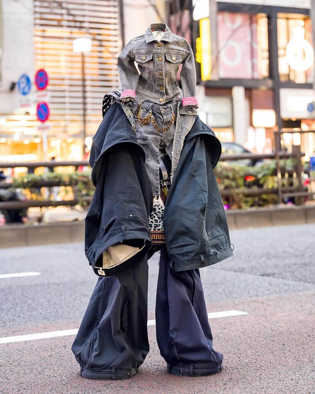 Harajuku Japanさんのインスタグラム写真 - (Harajuku JapanInstagram)「21-year-old Japanese fashion student Haruki (@fomore_o_hrk) wearing a handmade "whole body denim man" look on the street in Harajuku Tokyo. Haruki is known for making his own clothes and for his love of denim, both of which are on display here. This look includes a handmade miniature denim jacket full head mask (he can see out, look for his eyes in the closeup), with matching tiny denim pants worn as a necklace, a remake jacket with entire jeans for each arm, a vintage top customized with numerous belts (maintaining the jeans theme), a crossbody bag in the shape of jeans shorts (see closeup), wide leg remake denim pants that use a full pair of pants for each leg (matching the sleeves of his jacket), and vintage boots. Make sure you swipe through the closeups to see all of the details of this amazing "denim man" look, and let us know what you think in the comments! Haruki also told us that his favorite band is Nirvana!!  #JapaneseFashion #denim #JapaneseStreetwear #Harajuku #JapaneseDenim #jeans #handmadefashion #JapaneseStreetFashion #JapaneseStreetStyle #TokyoFashion #Harajuku #JapanFashion #原宿 #streetstyle #Tokyo #StreetFashion #Japan #Fashion #Style #ootd #extremefashion #avantgardefashion #BunkaFashionCollege #デニム」3月3日 6時28分 - tokyofashion