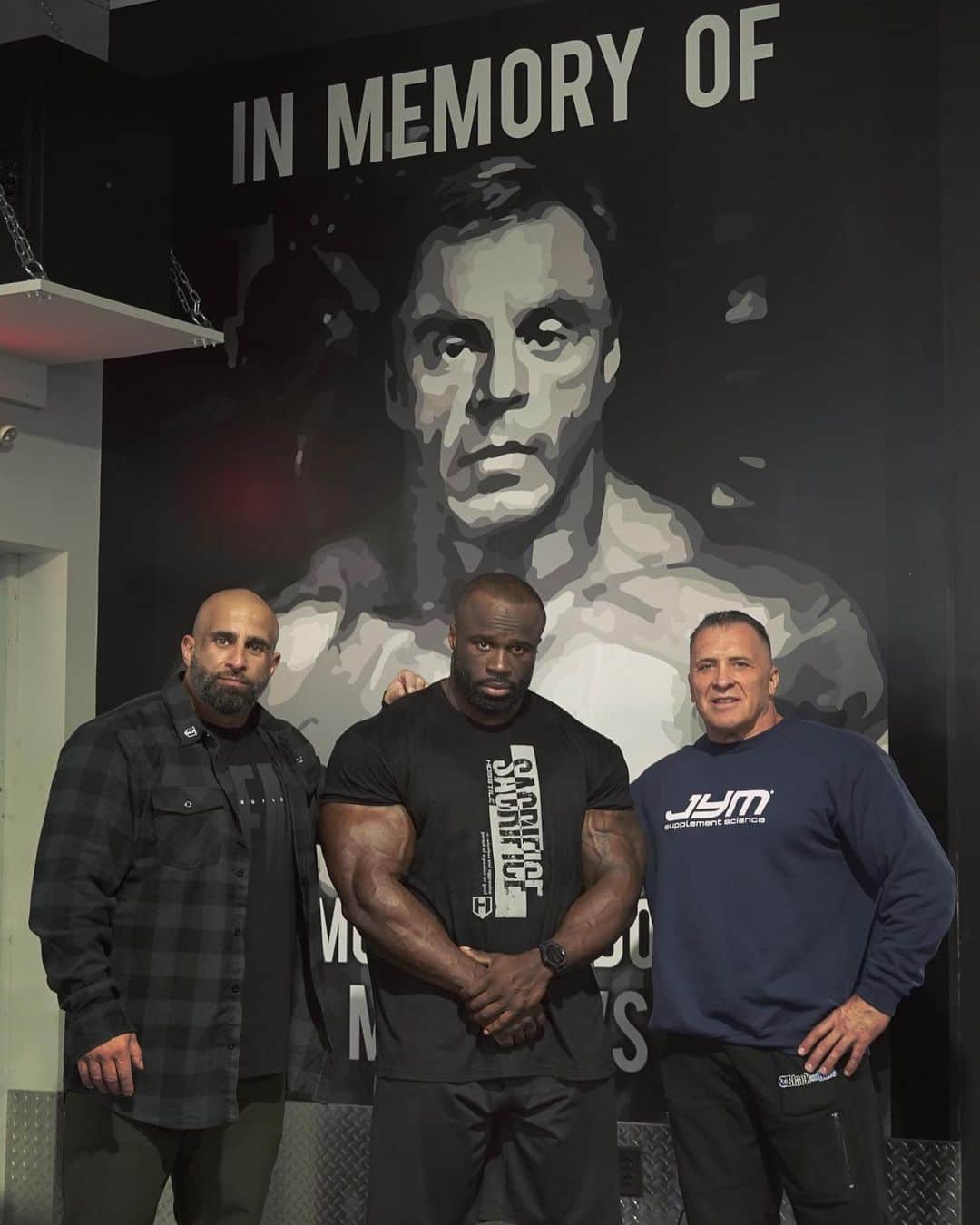 鈴木弘子のインスタグラム：「1 day out of  Arnold Classic 2023. We all were very much connected with John Meadows 🙏 (RIP) - one of the nicest people I met.」