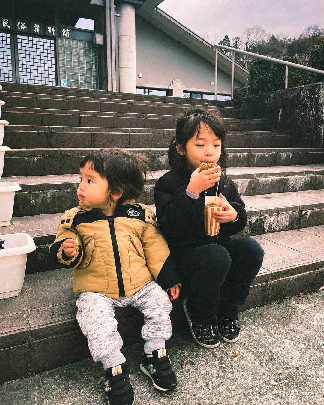 Yuichi Nataのインスタグラム：「・ ・ 唐揚げって美味しいよな！ ・ ・ #こんな毎日をありがとう #梨と桃」