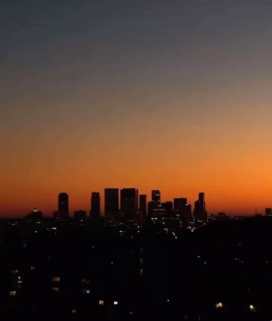 リエのインスタグラム：「Meditations on dusk. Los Angeles」