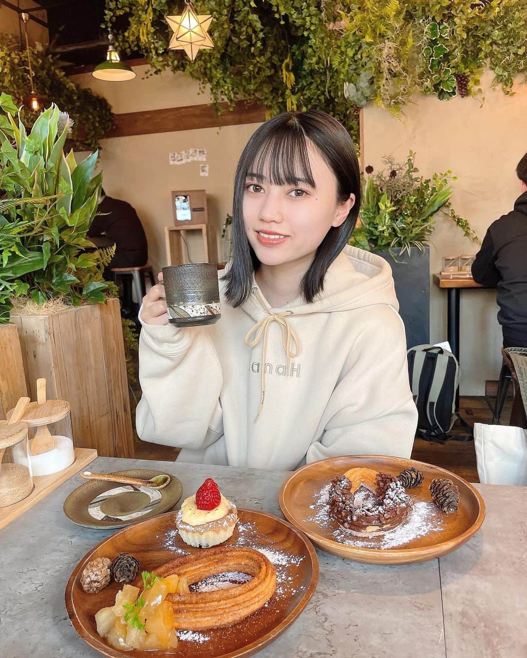 西山野園美のインスタグラム：「××  麻衣愛ちゃんと米粉スイーツがあるカフェ行ってきた時の😄 すごいしゃべった！  米粉のチュロスすごくおいしかった〜〜  麻衣愛ちゃん写真撮るの上手い！いっぱい撮ってもらった！ありがとうねえ〜  次はどこの米粉スイーツ食べようかね〜〜🤭  × × ×  #米粉カフェ #米粉スイーツ #米粉チュロス #avan #渋谷 #photooftheday #instagood #love #nature #selfie #followme #instafood #lovelife #japanesgirl #follow」