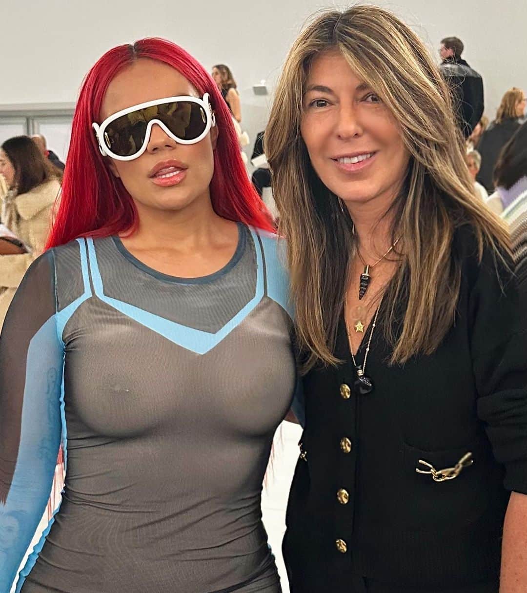 ニーナ・ガルシアのインスタグラム：「Colombian artists are dominating the music industry 🇨🇴💪 Congratulations @KarolG on your new album and your hit with @shakira.  Thank you for paving the way for women in music. Your success makes us proud. 🇨🇴 @elleusa #colombians」