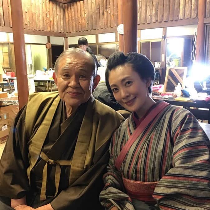 田中美里のインスタグラム：「再放送のお知らせです。  懐かしい。 撮影楽しかったなぁ。 よかったら観てくださいね。  『超入門！ 落語 THE MOVIE　ミニ』 「後生鰻」 ３月７日(火)２１：４５～ 案内人：#濱田岳　 出演：#渡辺哲　#田中美里　#山中崇  NHK BSプレミアム　での放送です。  https://www.nhk.jp/p/ts/R583R5LLVJ/episode/te/N7MKP9228M/  #超入門落語themovie  #後生鰻 #落語 #nhkbsプレミアム」
