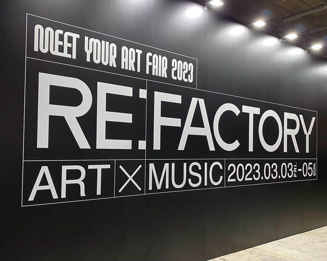 Warehouse TERRADA 寺田倉庫さんのインスタグラム写真 - (Warehouse TERRADA 寺田倉庫Instagram)「MEET YOUR ART FAIR 2023「RE : FACTORY」  東京・天王洲の当社イベントスペースでは、本日より2023年3月5日（日）まで、アートと音楽の領域を横断した大規模なアートフェア、MEET YOUR ART FAIR 2023「RE : FACTORY」が開催中。 G1ビルには、エキシビジョン型アートフェアとして、気鋭のアーティスト28名の作品100点以上が展示されています。  出展アーティストやチケットなど、くわしくはこちらから→ @meet_your_art   【開催概要】 日程：2023年3月3日（金）～3月5日（日）11:00～18:00 ※最終日のみ 17：00まで アートフェア会場：寺田倉庫 G1 ビル ※ 3月3日（金）に開催されるライヴパフォーマンスのチケットは完売です。  また、協力イベントとして、WHAT CAFEを中心に「ART MARKET TENNOZ 2023」も開催中。 詳しくはこちらから→ @artmkt_tennoz   #refactory2023 #MEETYOURART #MEETYOURARTFAIR #tennoz #天王洲 #寺田倉庫 #warehouseterrada #art #アート #アートフェア #アートマーケット #whatcafe #ARTMARKETTENNOZ  #artwork #artist #現代アート #contemporaryart @whatcafe_terrada」3月3日 20時49分 - warehouse_terrada