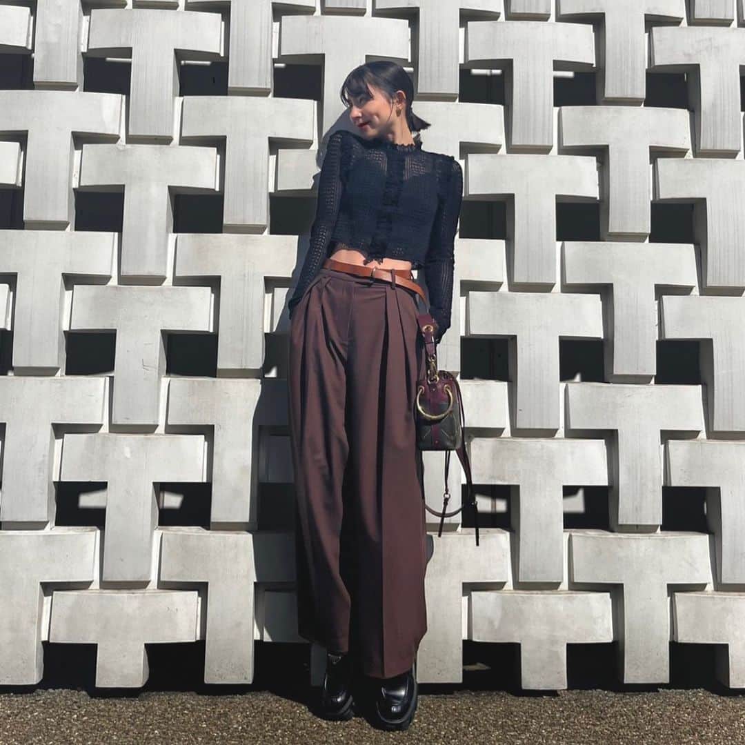 ラブリのインスタグラム：「春〜🌸と思ったらまだ寒くて早とちり🐰私服お久しぶりです。　もっと載せようかなぁ。どう🤔？  tops @mediam_official  bottom @todayful_  shoes @prada  bag @chloe」