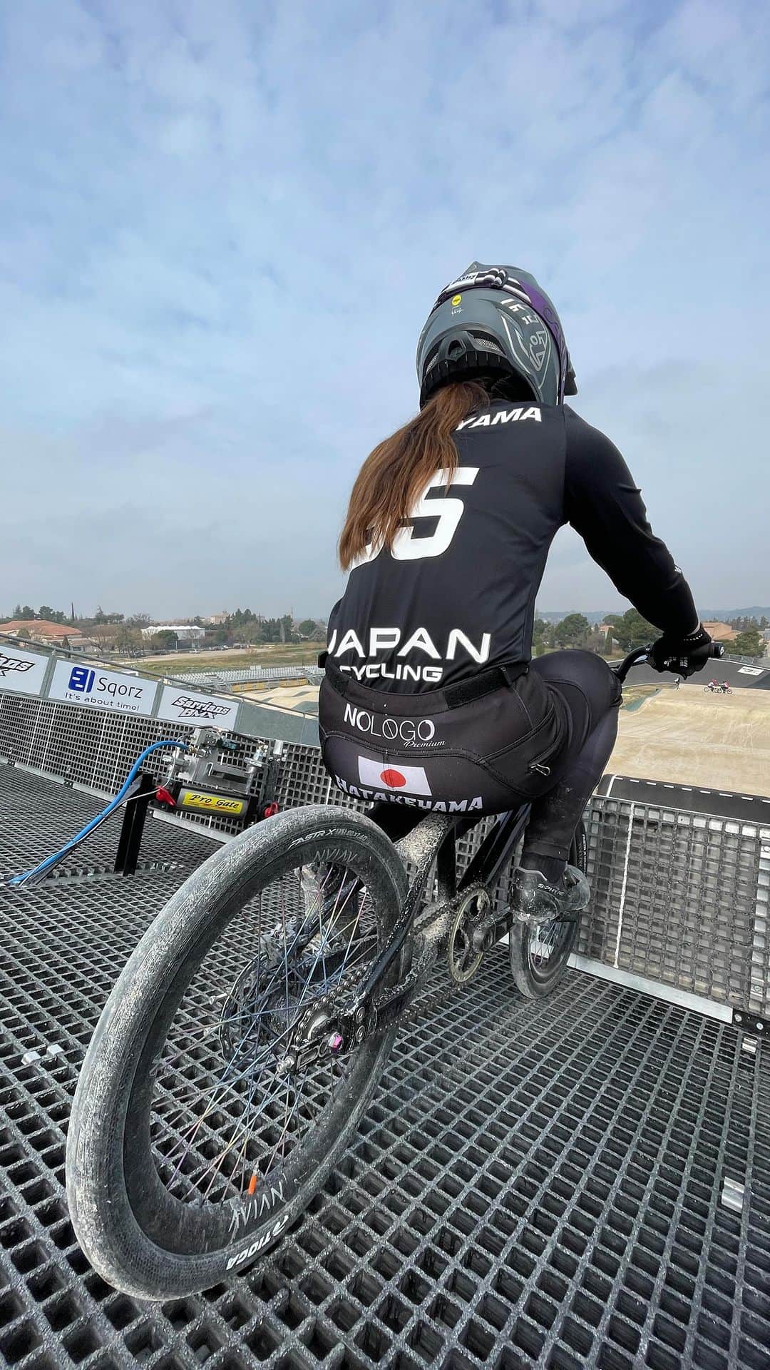 のインスタグラム：「It’s a race weekend!!」