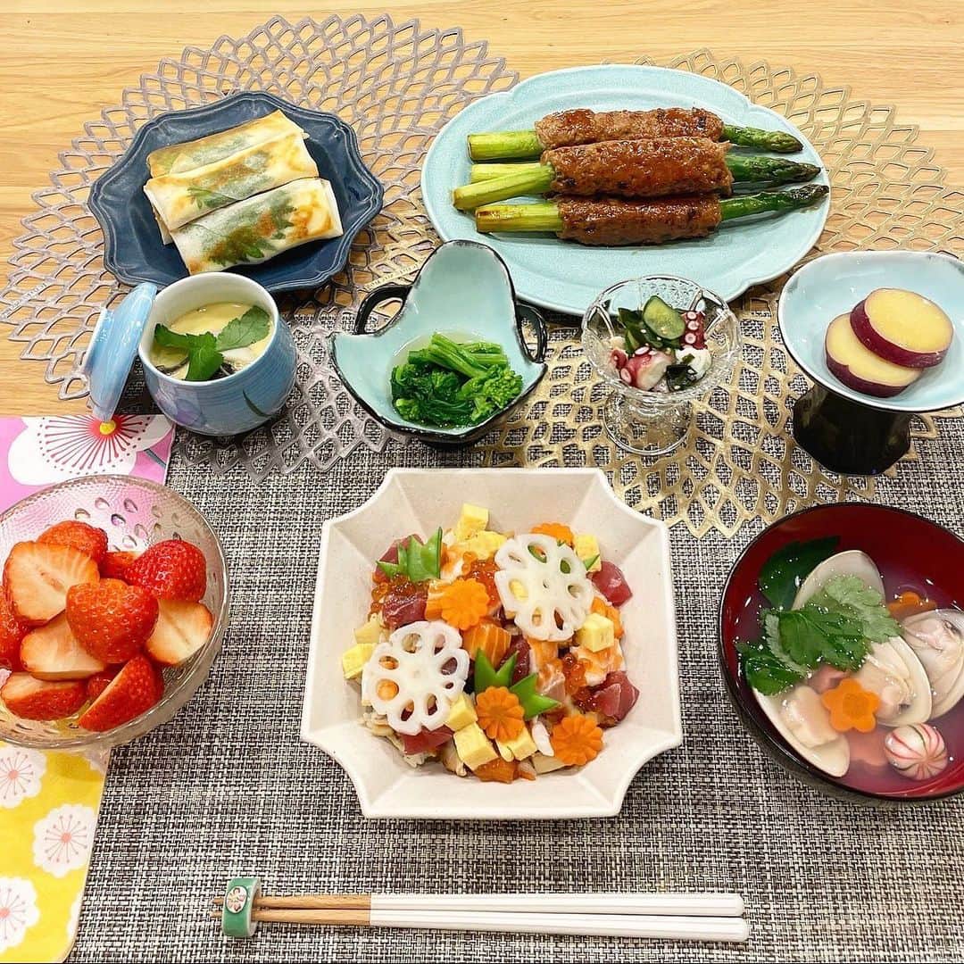 小林悠さんのインスタグラム写真 - (小林悠Instagram)「ひな祭り  我が家は女の子はいませんが奥さんが美味しいご飯を作ってくれました😌🌸  明日もみんなで１つになって勝ちましょう！⚽️💪」3月3日 20時58分 - kobayashiyu11