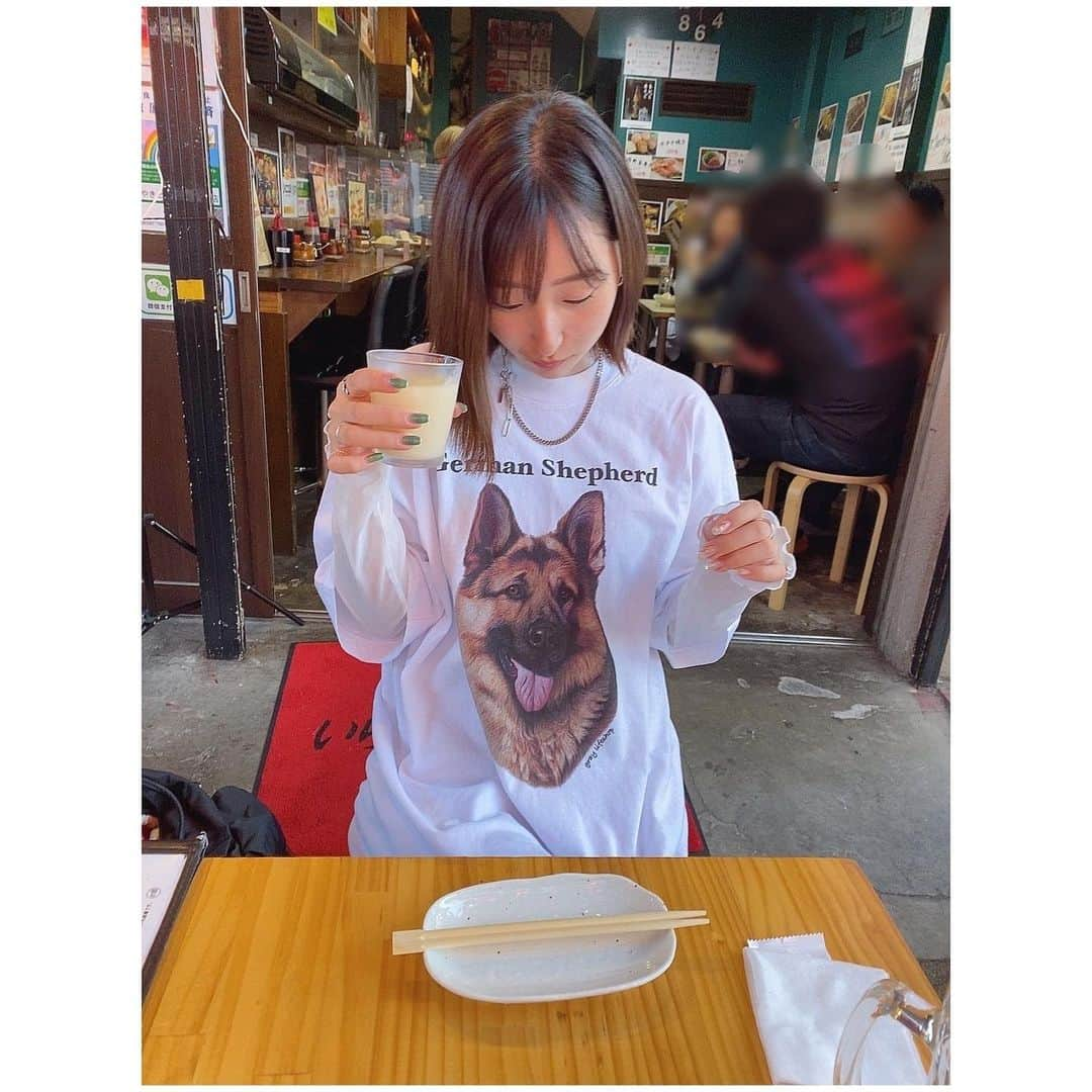 葉月さんのインスタグラム写真 - (葉月Instagram)「激激激可愛いシェパードTシャツ！ 最近ドッグプリントの服増えてるけどgrayの服がいっちばん可愛い！生地もいい！さいこう！早くまたTシャツの時期来ないかな😌🔅」3月3日 21時04分 - hazu1121