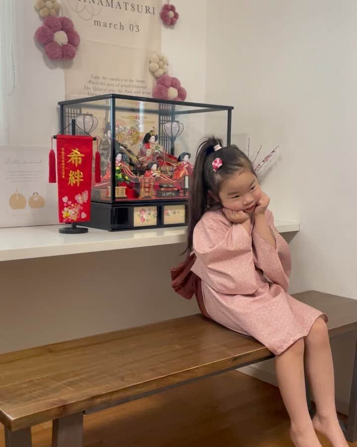谷田部洸太郎のインスタグラム：「2023.3.3 ひな祭り🎎 女の子になってきたな👱🏻‍♀️ #兄妹 #兄ちょっかいだしまくり #妹強い」