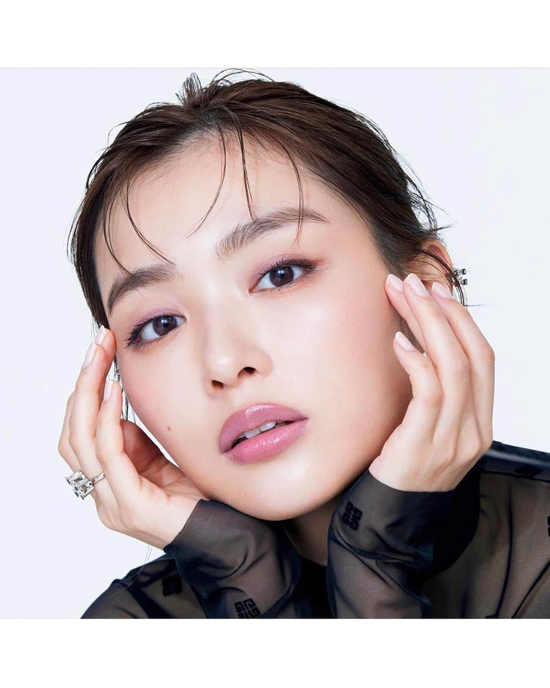 のインスタグラム：「mywork #MAQUIA #内田理央さん #GIVENCHY」