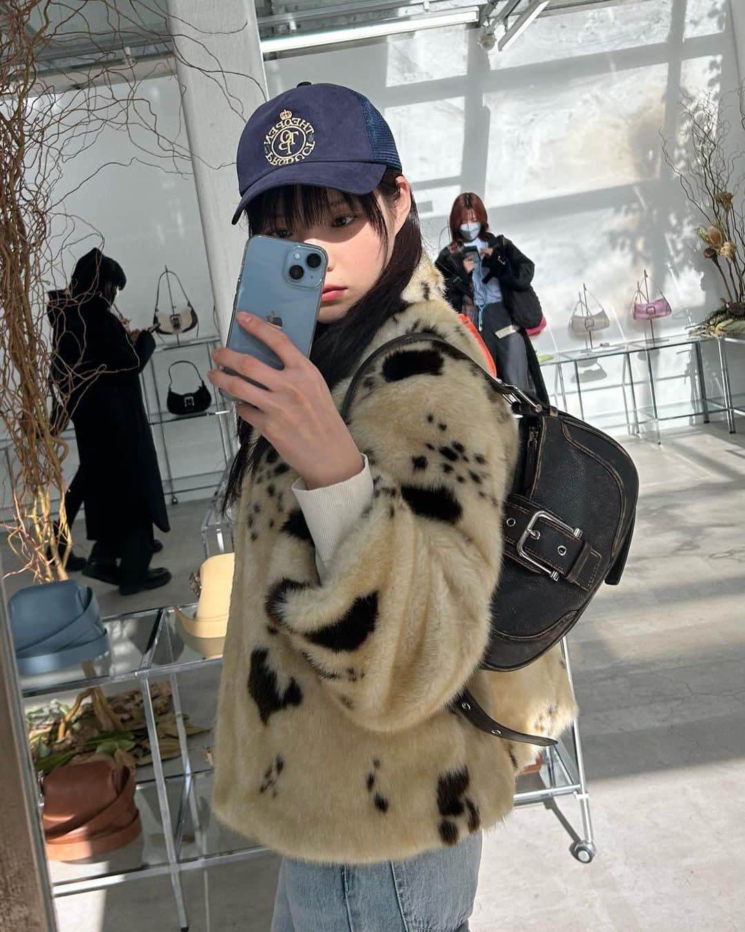江崎ななほのインスタグラム：「@osoi_official 👜🤎 　 Thank you @kyon_korea 🫶🏻🫶🏻」