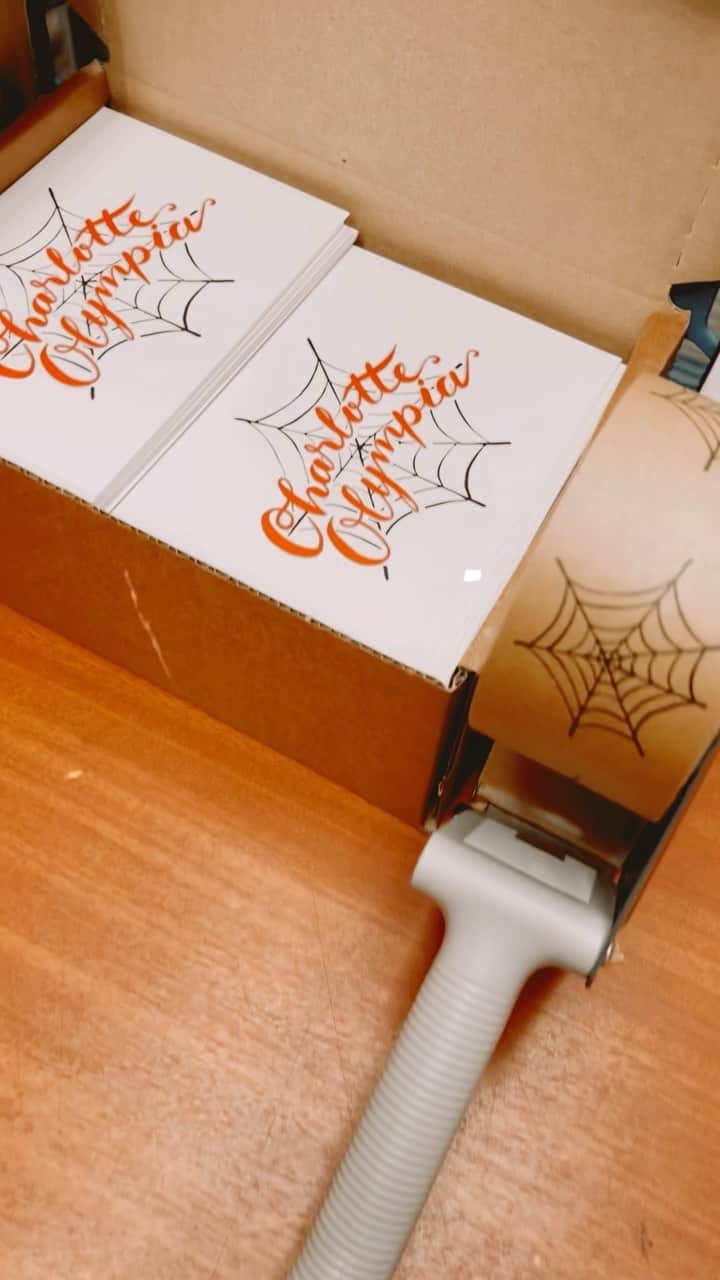 シャーロットオリンピアのインスタグラム：「Warehouse visit 🕸️ 👠」