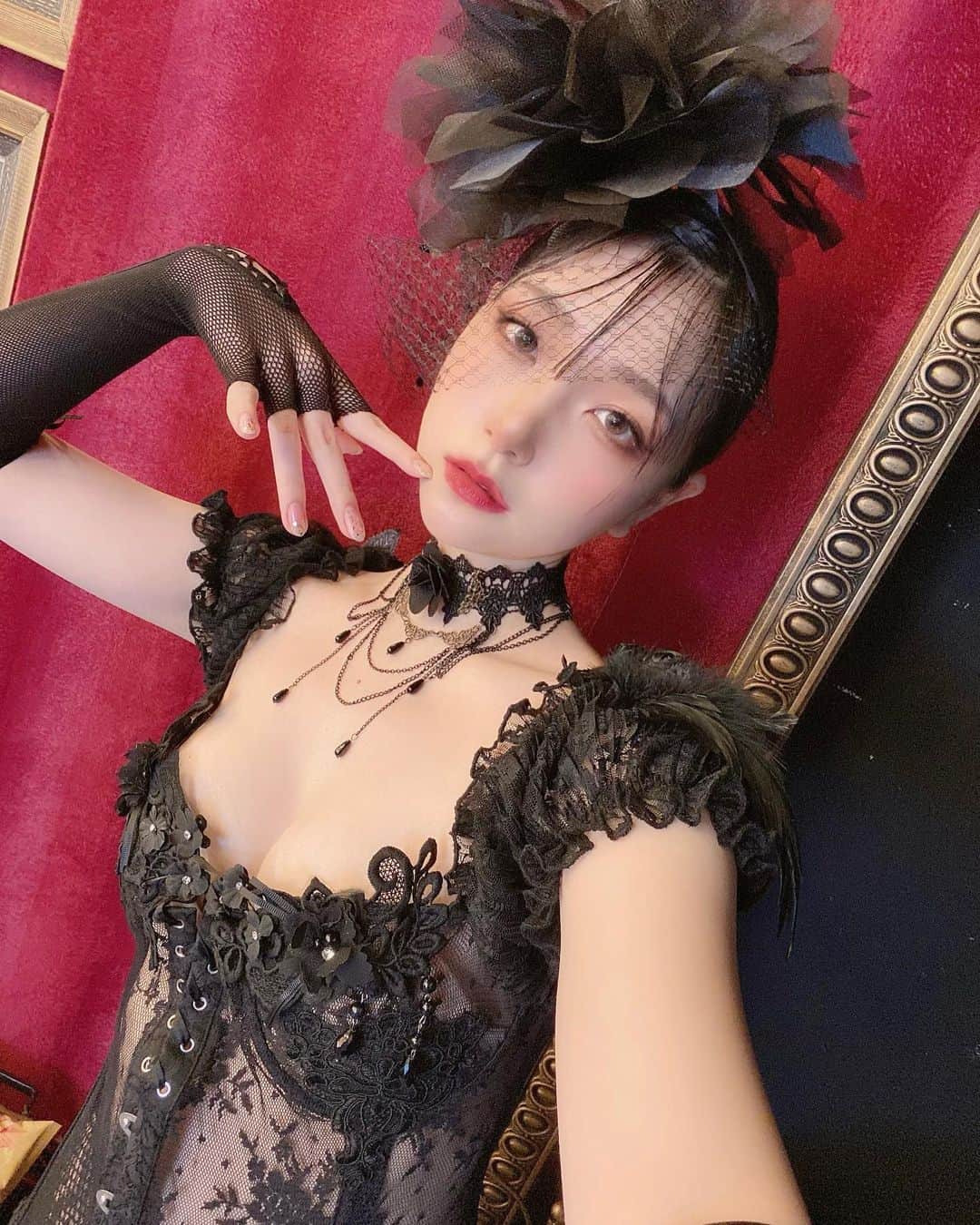 あまつ様のインスタグラム：「⚜ ⁡ ⁡ 【Three Girls Cafe 】 ⁡ あまつまりな ありかみう やなぎばころん 3人のえっちでかわいいphoto book ⁡ メイキングDVD & サインが付き 初回限定版の予約は3月4日までだよ🤍 ⁡ もう予約した？？🥹✨ ⁡ ⁡ https://shycompany.stores.jp/items/63ecc78a7c42ee77516743bc ⁡ ⁡ ⁡ ⁡ #あまつまりな #あまつ様 #ありかみう #やなぎばころん」