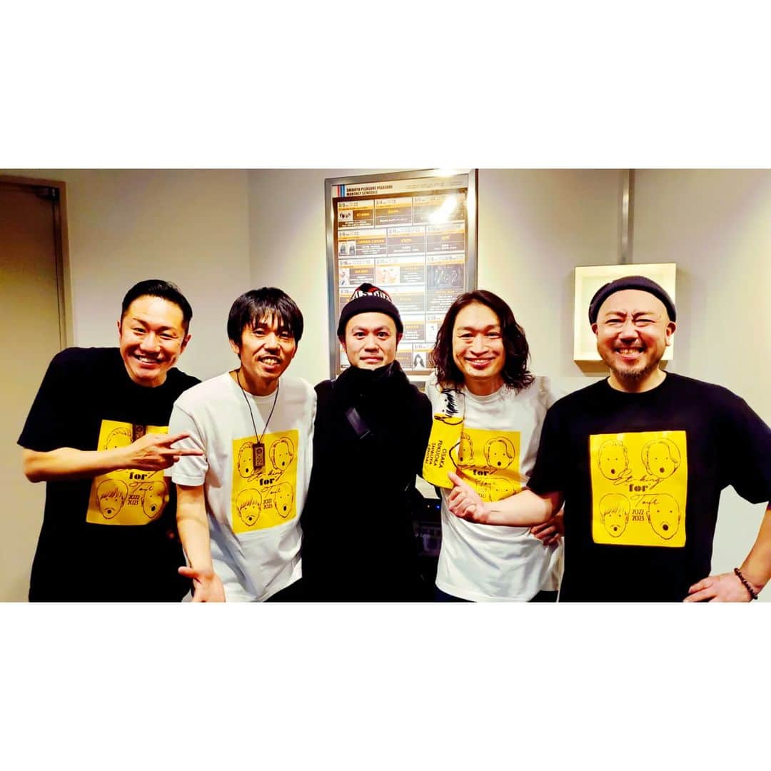 MAKKIのインスタグラム：「自分達がデビューした時からずっと変わらず熱く、そして優しくして貰っておりますET-KINGさんの東京公演へ行かせて頂きました！！  マジでパワー貰いました‼️ 今の自分にブッ刺さりです‼️  この気持ちは言葉にするより 胸にしまって今後の活動の糧にします。  ET-KINGの先輩方 本日は本当にありがとうございましたm(_ _)m 明日の仙台公演も頑張って下さい！！  また必ず同じ舞台に立てるよう自分も頑張りますっ！！！  #etking  #ライブ #全国ツアー #for  #東京公演 #熱いライブでした  #ありがとうございました」