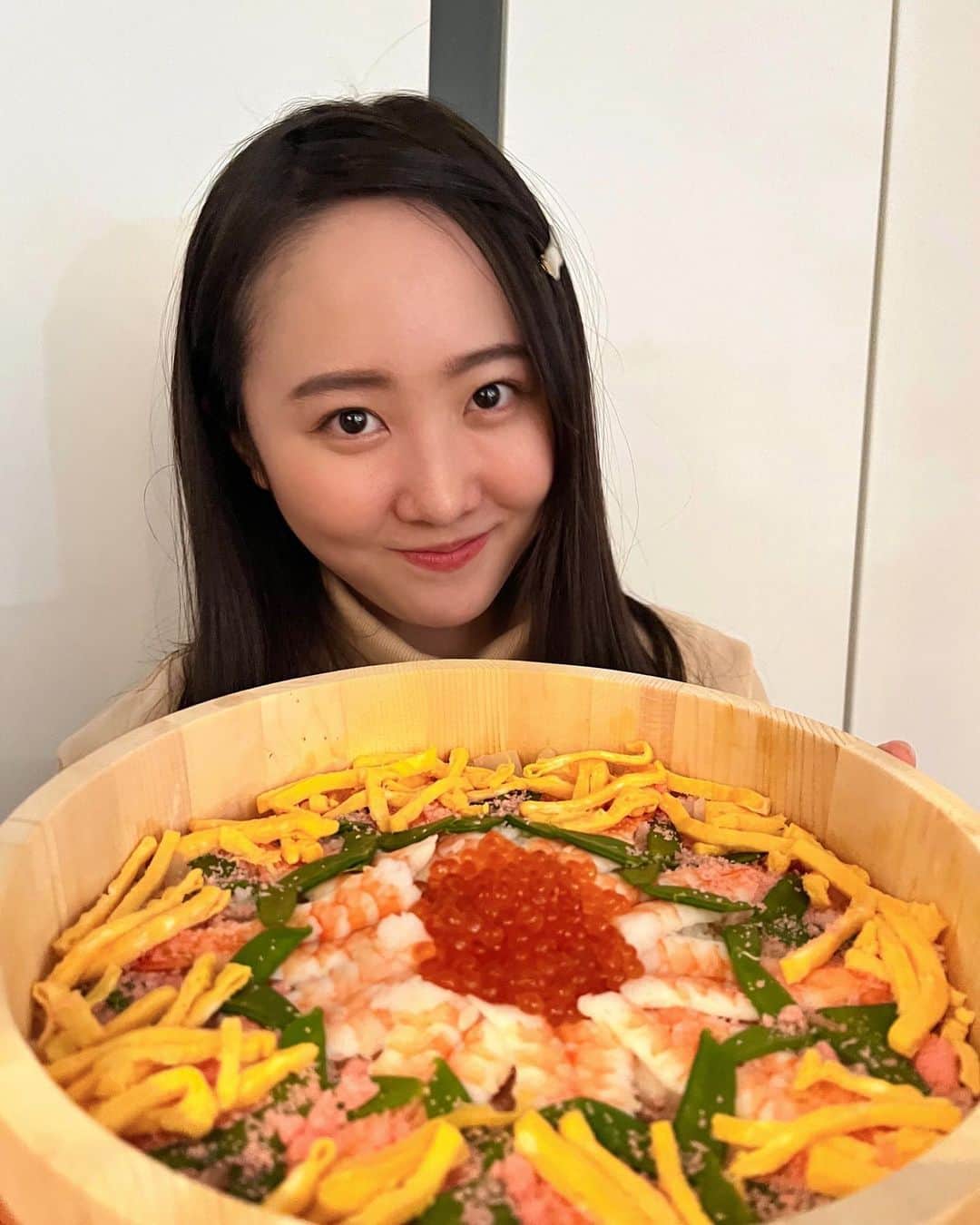 本田望結のインスタグラム：「ひな祭り🎎💗 ・ ・ 今年もちらし寿司(だけ)担当しました🫡 詳しくは💁‍♀️ @makimeshigram」