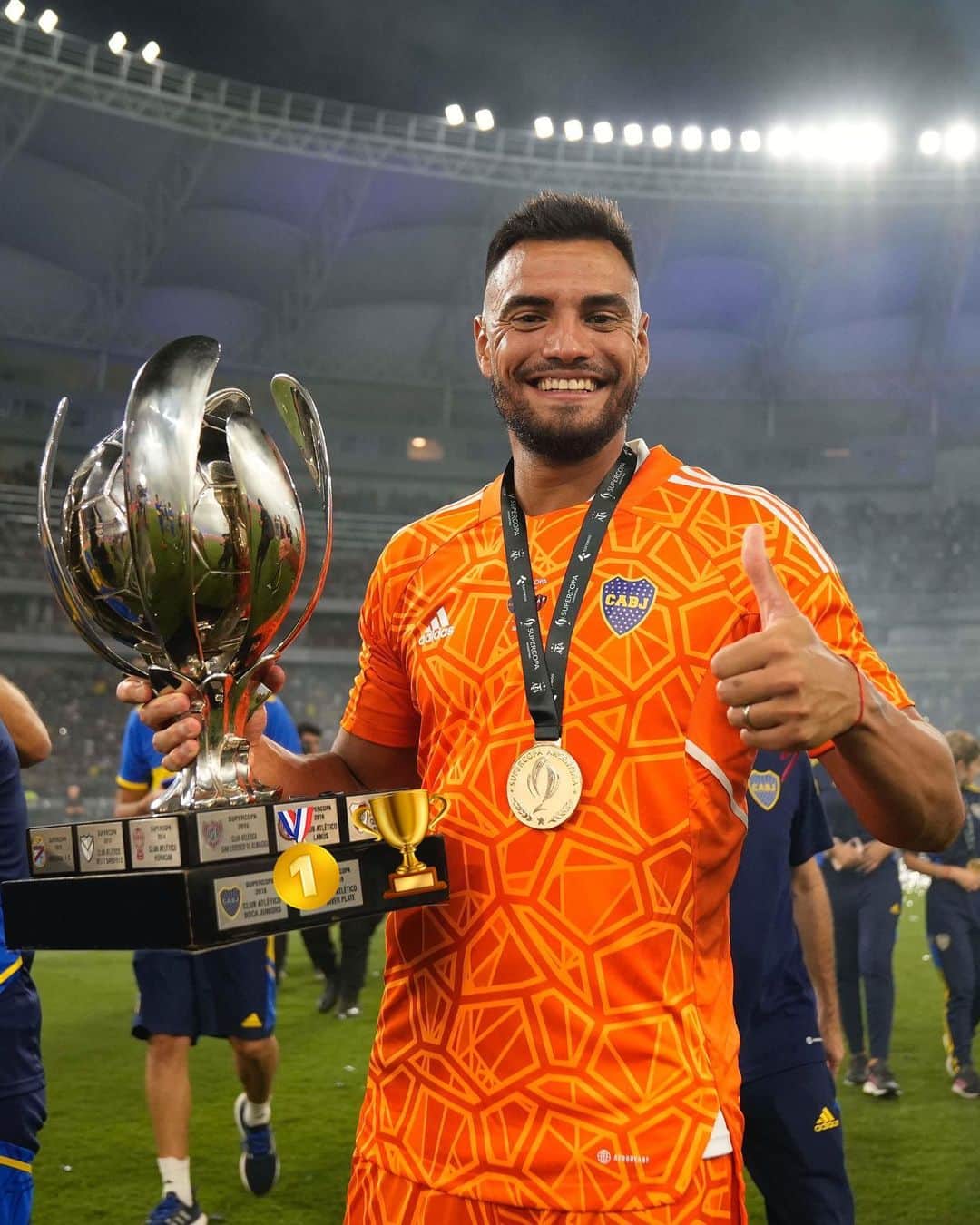 セルヒオ・ロメロのインスタグラム：「🏆🥇🫡 ⚽️!!!」