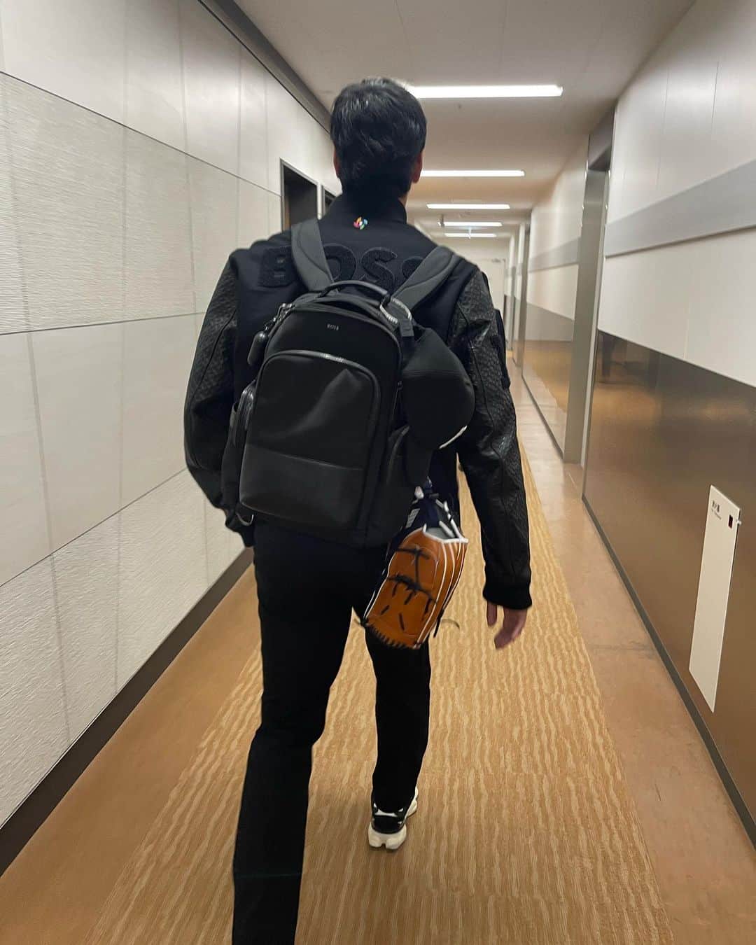 大谷翔平のインスタグラム：「See you in Nagoya🛩  Thank you for the jacket @boss」
