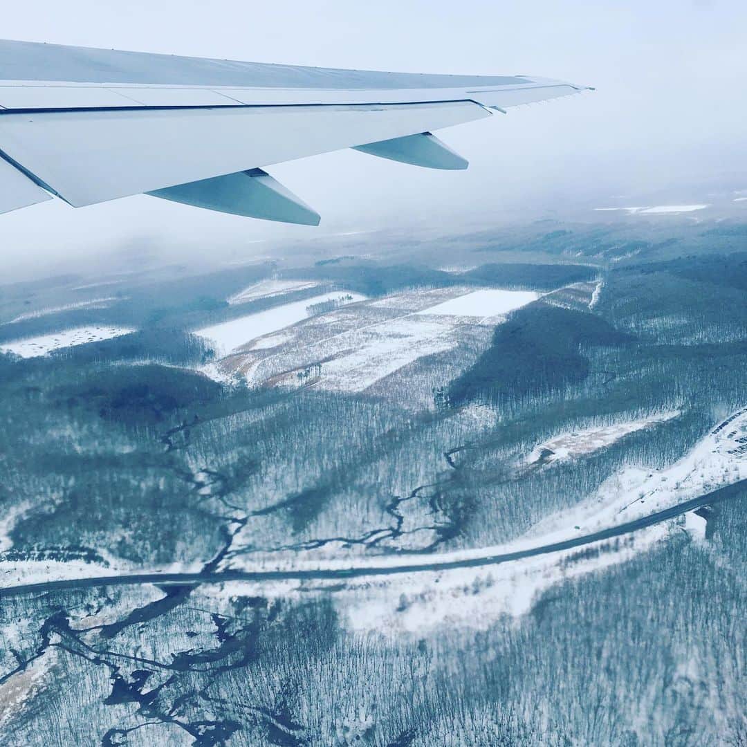 三角みづ紀のインスタグラム：「冬を見下ろしたら、とてもうつくしい。 #北海道 #詩人 #詩 #旅」