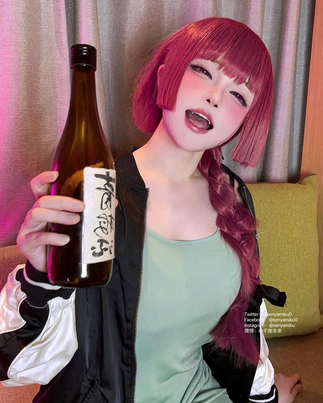 千夜未来のインスタグラム：「酒の神！🍺 #ぼっちざろっく #cosplay」