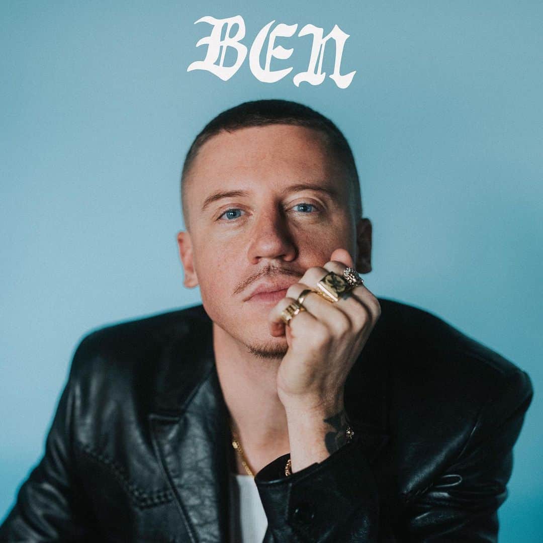 マックルモアーのインスタグラム：「YOOOOOOOO!!!!!!! WE ARE FINALLY HERE!!!! ITS OUT!?!? BEN THE ALBUM!!!! Why am I crying in a hotel room by myself 😂…. I love you guys.  Ima write more tomorrow but for now,  MY BABY IS OUT IN THE WORLD!!!! And the best part is…It’s ours now.  Thank you for listening and sharing.  Means more than you’ll ever know ❤️」
