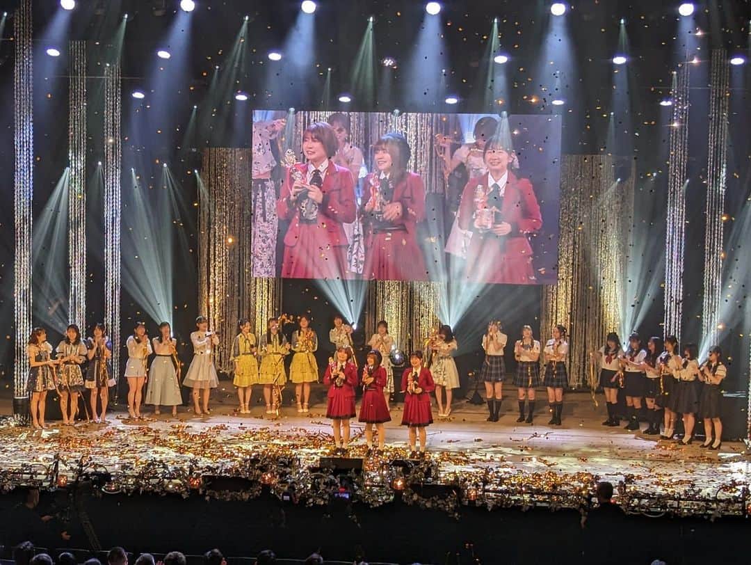 三村妃乃のインスタグラム：「🎤  #AKB48歌唱力No1決定戦 ユニット戦 決勝大会  優勝しました…！！！🏆🏅  麗菜さん、りりのと共に3人でみなさんに大好きな歌を届けることができて、心から幸せでした。  たくさんの応援とお祝いをありがとう！！」