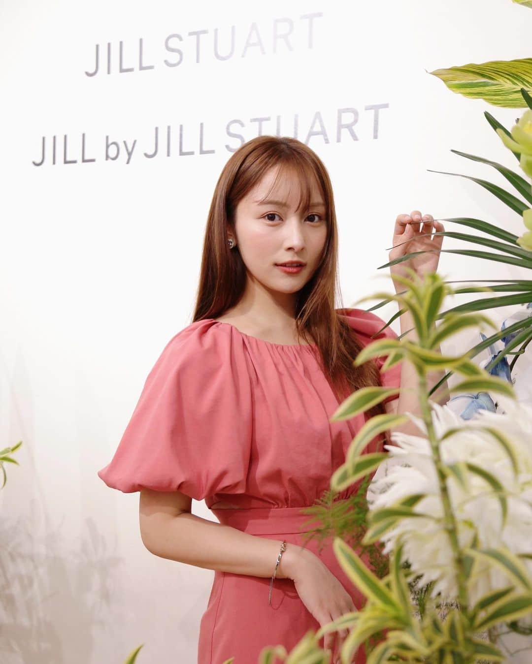 與儀ケイラのインスタグラム：「JILL STUART & JILL by JILL STUART Summer Collectionにお邪魔しました♡︎  春服に続き夏服も 安定に可愛かったです👗☀️  届くのがとても楽しみ💛  @jillbyjillstuart_official  #jillbyjillstuart #jillby  #jill_23ss #jill_23summer」