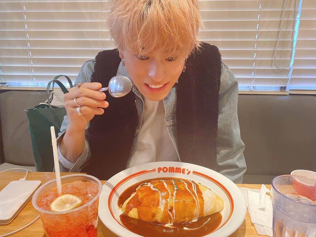 古謝那伊留さんのインスタグラム写真 - (古謝那伊留Instagram)「Yummy…🤤💕  #渋谷 #shibuya オムライス #ポムの樹 #yummy #仕事終わり #今から何しよう」3月3日 16時24分 - nairu_koja