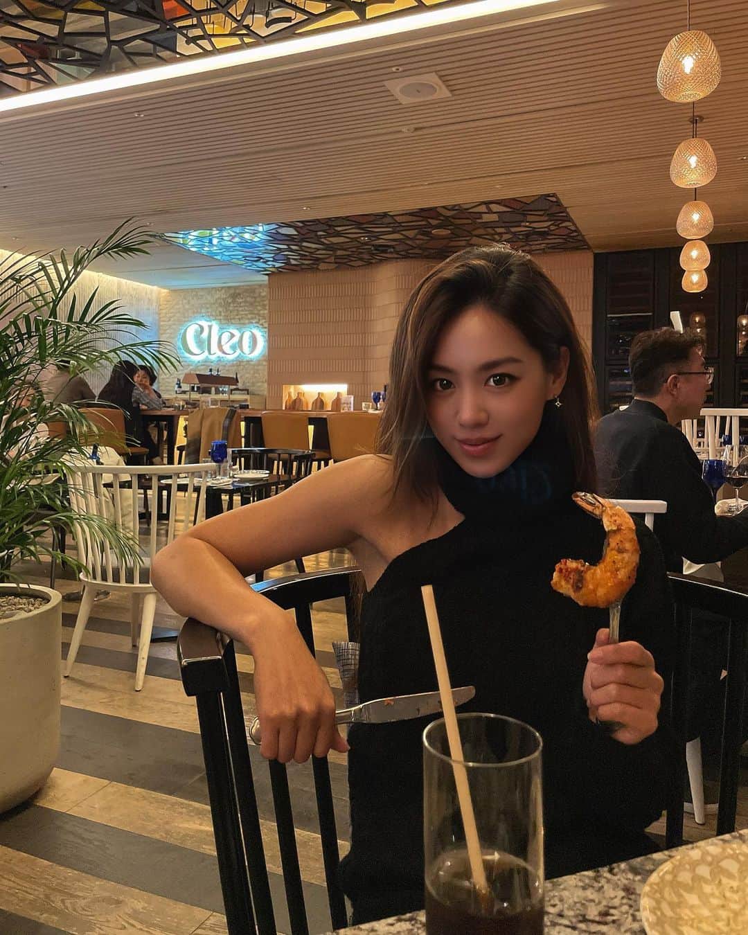 キム・ヒジョンのインスタグラム：「Cleo🐚⚓️🤍  #몬드리안호텔」