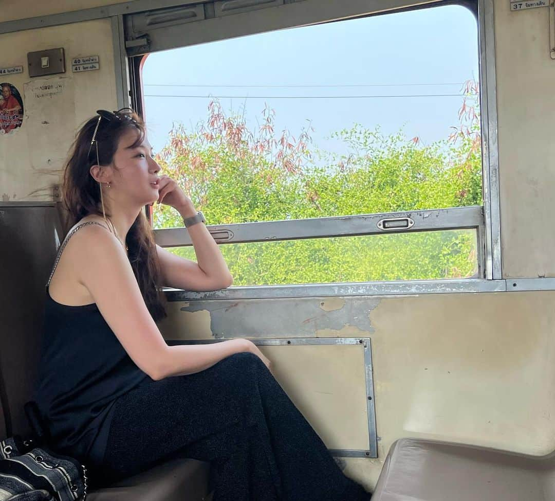 ユ・イニョンのインスタグラム：「_ . . 🚃」