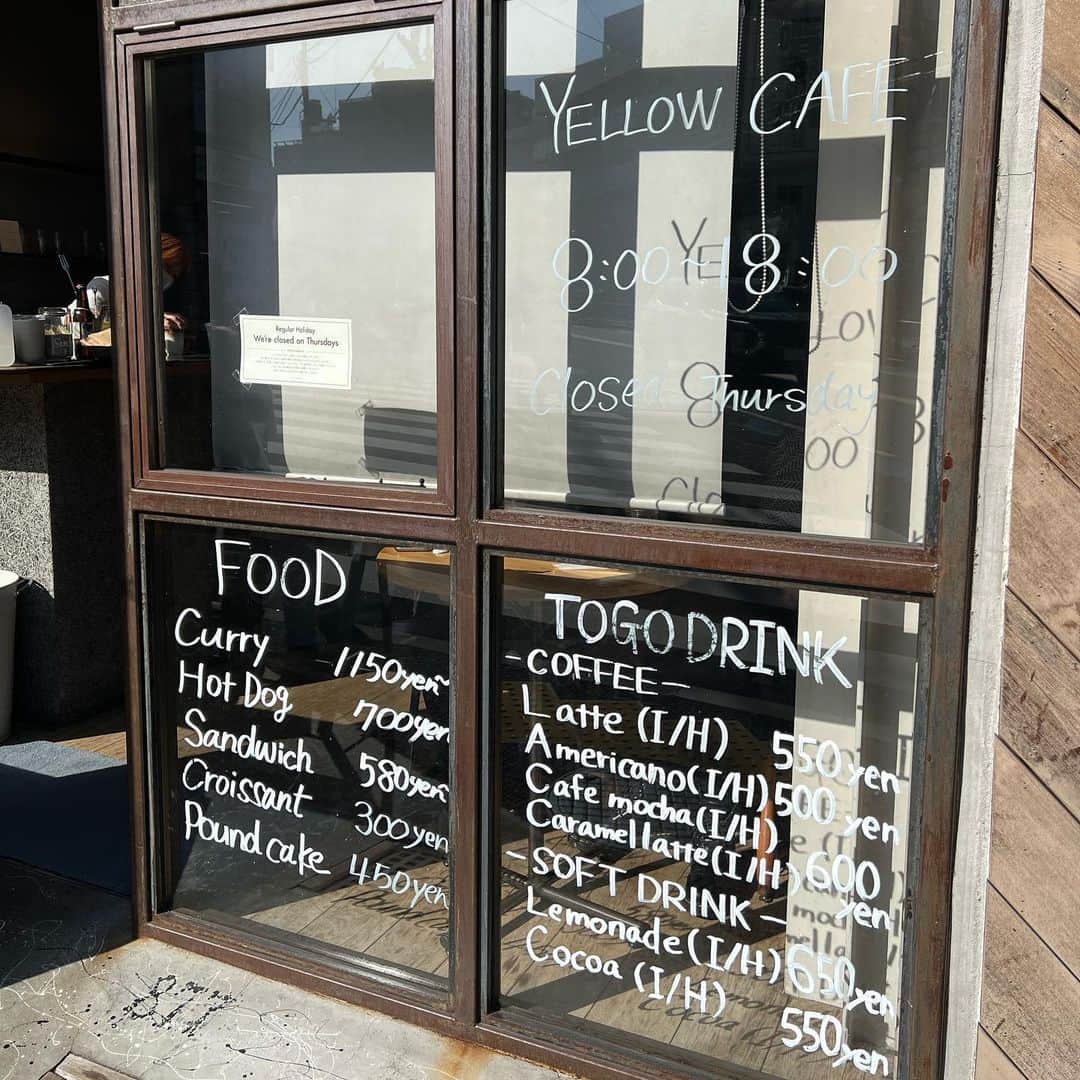 Aiさんのインスタグラム写真 - (AiInstagram)「. 𖤘YELLOW CAFE／三軒茶屋 ⁡ 下北沢と三軒茶屋の間にあるカフェ𖠚ᐝ ⁡ 昨年食べられなかった いちごのクロワッサンをリベンジ𖥧𖥧 ⁡ ティラミスはココアパウダー、マスカルポーネ 中にはいちごのコンポート ピスタチオはピスタチオクリームといちごがサンド ⁡ 見た目に反して どちらも甘さ控えめだったので 甘党には少し物足りなかったかな♩ ⁡ 𓂃𓈒𓏸 menu 𓂃𓈒𓏸 ■ストロベリーティラミスクロワッサン／750円 ■ストロベリーピスタチオクロワッサン／750円 ※季節限定、数量限定 ■ラテ／550円 ↪︎ @arabica.kyoto  ⁡ ˳◌* ┈ ┈ ┈ ┈ ┈ ┈ ┈ *◌˳ ⁡ YELLOW CAFE @_yellowcafe_  住所：東京都世田谷区代沢4-17-19 Nビル 1F ⁡ ˳◌* ┈ ┈ ┈ ┈ ┈ ┈ ┈ *◌˳ ⁡ #三軒茶屋カフェ #三軒茶屋グルメ #池ノ上カフェ #下北沢カフェ #下北沢グルメ #クロワッサンサンド #クロワッサン #カフェ巡り #カフェ部 #カフェ #東京カフェ #東京グルメ #東京ランチ #カフェスタグラム #スイーツ #おやつ #cafestagram #下午茶 #instafood #tokyo #tokyofoodie #cafeyellow」3月3日 17時32分 - ai_mahalo