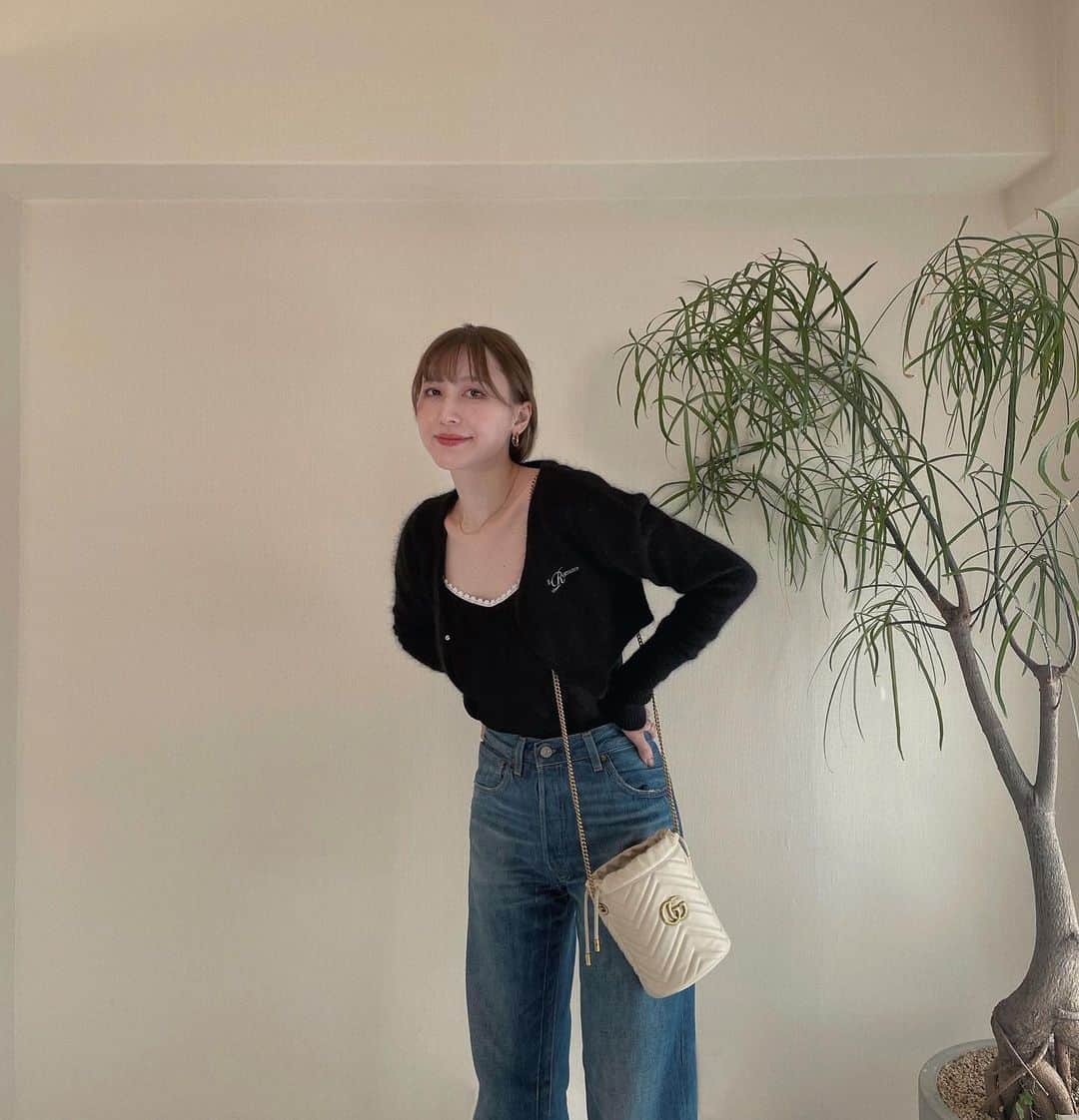 Tomomi Teradaのインスタグラム：「デニム合わせもよき。大人ガーリーフォーエバーやで🐈‍⬛♡」