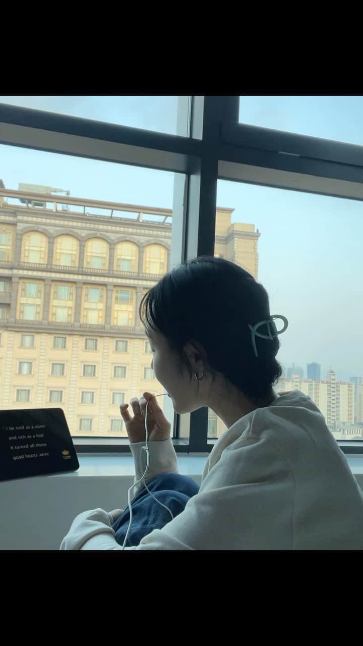 ソ・ウナのインスタグラム：「요즘 같은 때에 엄청 생각나는 노래 #peoplehelpthepeople#birdy」