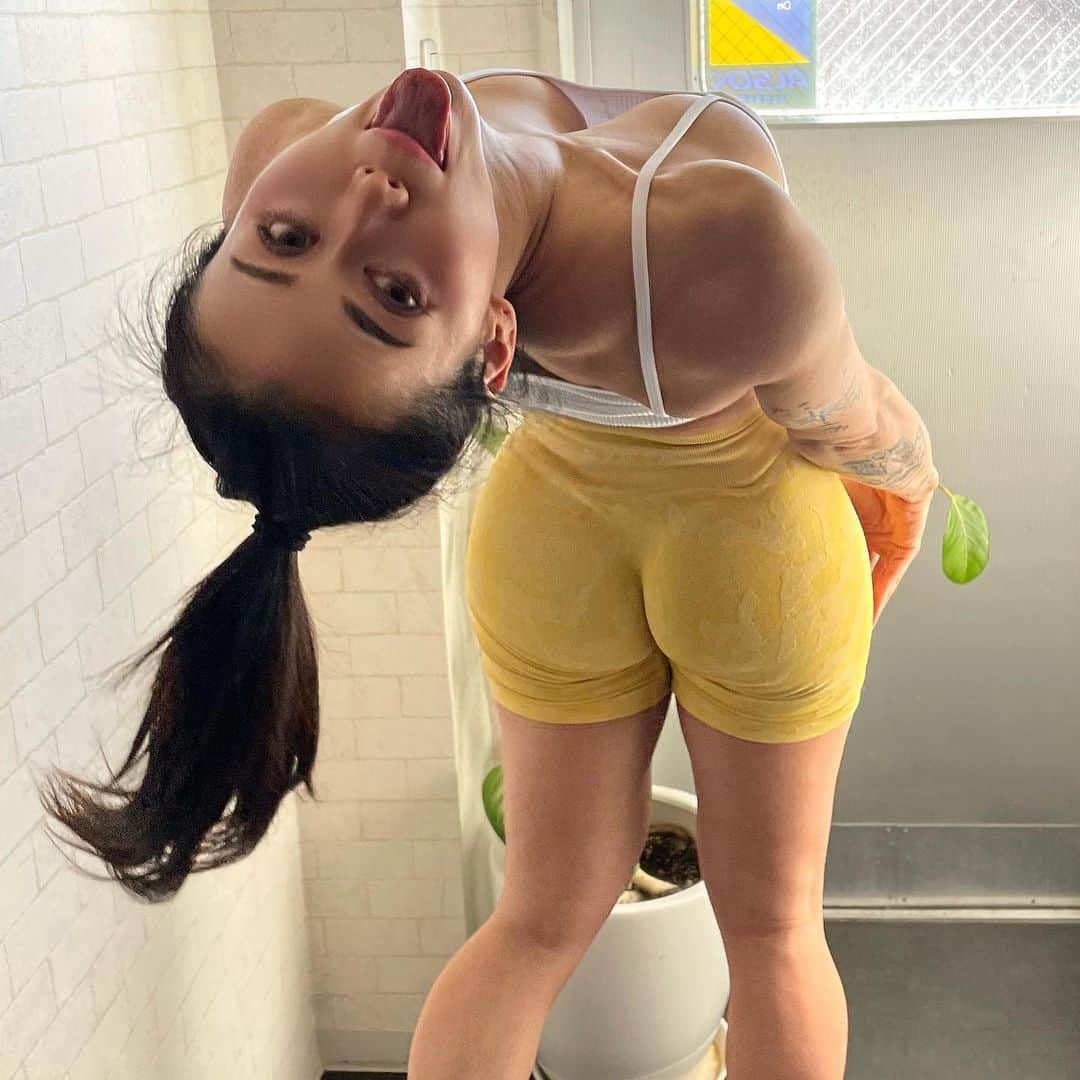 のインスタグラム：「・ ホラーじゃん👅👅👅  #fitness #motivation #bikini #gym #workout #asiangirls #tatoo #tatooart  #ビキニ #筋トレ女子 #ダイエット #ボディメイク」
