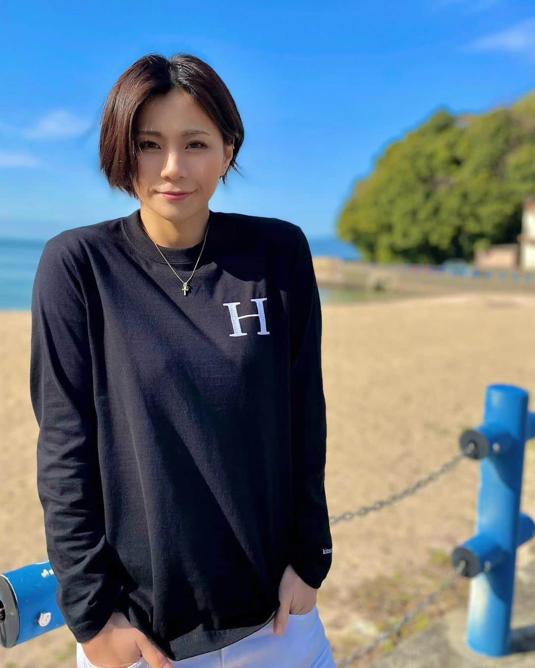 のインスタグラム：「いよいよ本日 【3月3日 23:59】で販売終了❤️‍🔥 Kitson me × HARUKAコラボアイテム第二弾✌️  こちらは男女兼用となっています😌 これからの季節に特にロンTめちゃくちゃおすすめです🥰  ロンT『自分に信念を持って』 パーカー『前進せぬは後退することなり』 私の好きな言葉をデザインしました☺️ 一生懸命に生きる全ての人たちに着てほしい‼︎  3月4日以降になると購入できないので、お気をつけください🙇‍♀️💦  プロフのトップのURLにサイトあります😌👉 @haruka_____y  @kitson_me」