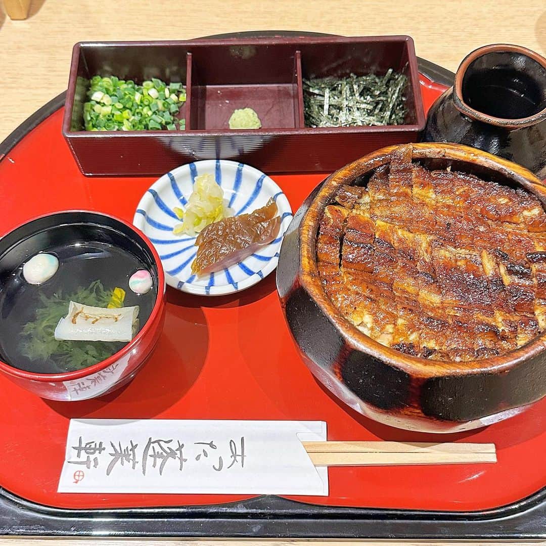 八木沙季のインスタグラム：「🤍🤍  名古屋で食べたひつまぶし！！ 表面はパリッとしてて、中はふっくらで ほんとにほんとにおいしかったです🥹💓💓 また食べたいなあ☺️✨  #ひつまぶし  #あった蓬莱軒  #名古屋グルメ」