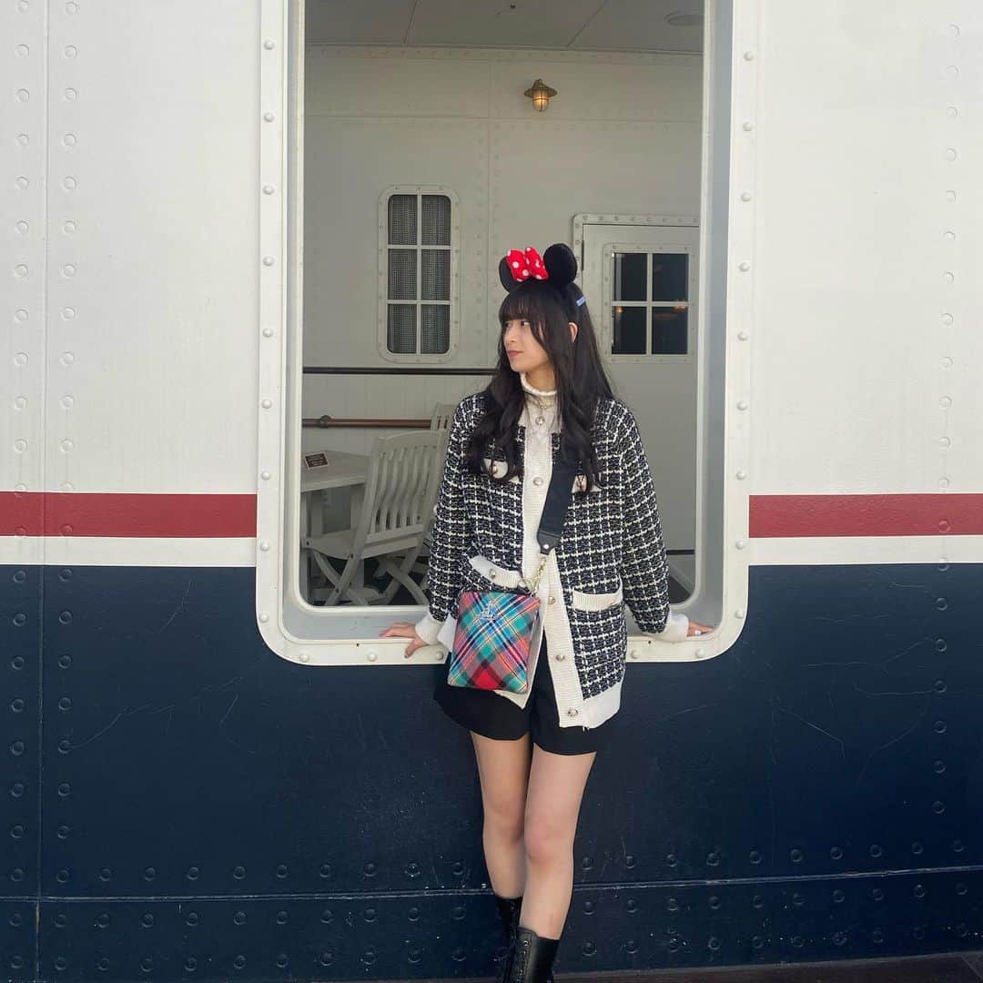 杉山緋那さんのインスタグラム写真 - (杉山緋那Instagram)「Disney Sea💍❕ 暖かくて最高だったけど強風で飛ばされまくりました（× × ）」3月3日 18時27分 - hinasugiyama_official
