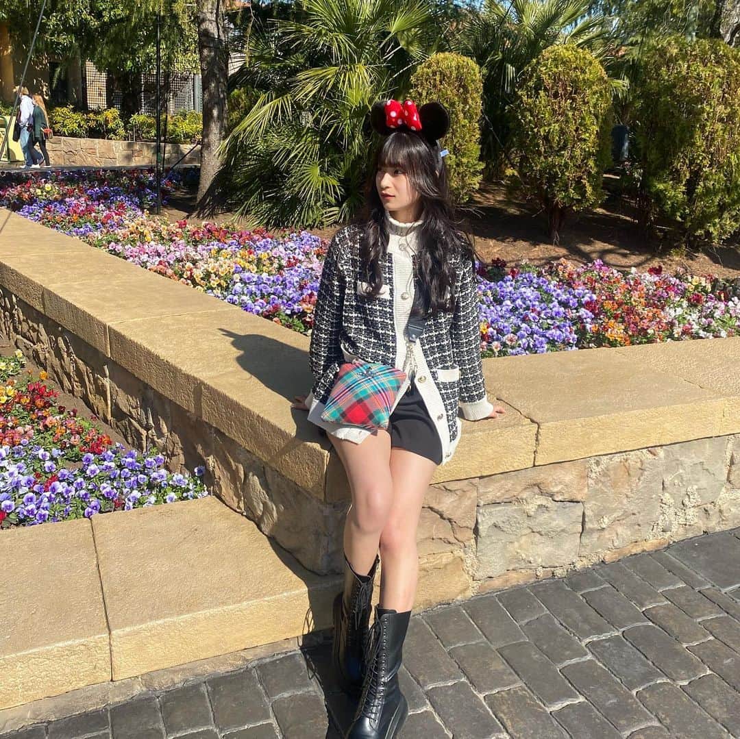 杉山緋那のインスタグラム：「Disney Sea💍❕ 暖かくて最高だったけど強風で飛ばされまくりました（× × ）」