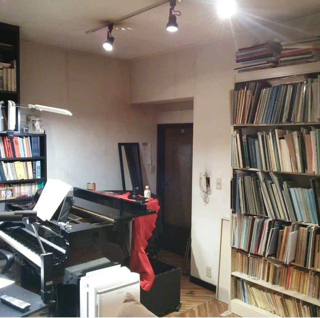 藤岡幸夫さんのインスタグラム写真 - (藤岡幸夫Instagram)「実家の仕事部屋にあったピアノをオーバーホールして消音機能も新たに取り付けてやっと我が家に移動して、やっと仕事部屋の引っ越し完了❗ これからは、このコーナーにこもる時間が長くなります😃」3月3日 18時37分 - sachio_fujioka