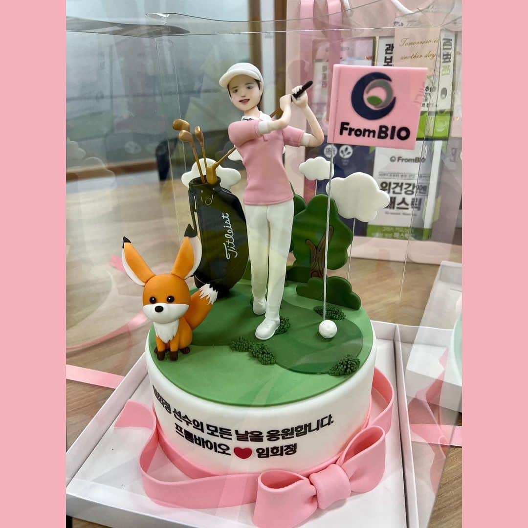 イム・ヒジョンのインスタグラム：「프롬바이오에서 준비 해주신 3D케이크와 제품들💝 너무 예뻐요 감사합니다^^  @frombio_official」