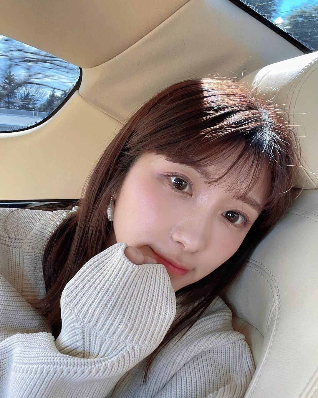 伊藤友里のインスタグラム：「お久しぶりの告知です🙇‍♀️  メタバースのフェス「NEXUM」が明日から2日間開催されます！🪐  その2日目の11時から動画コンテスト「THE TAKE」の司会進行をさせていただくことになりました🎤🌈  仮想空間の中でお仕事をするそんな時代がくるなんて…！す、すごい！✨  仮想空間の中の大型モニターに映るような形なので、ぜひイベントの合間に遊びにきてくださいねー📺  次世代クリエイターによって応募された作品の中から最優秀作品を決める決勝戦の様子をお届けします🏅  記念すべき第1回目ということで 一緒に盛り上げてくださると嬉しいです😆✨ (NEXUM は専用アプリケーションをインストールしてお楽しみいただけるそうです)  さて今日はひな祭り🌸 雛人形を片付けなきゃなの名残惜しいなあ🎎🌸🌸  #メタバース #仮想空間 #NEXUM #フェス」