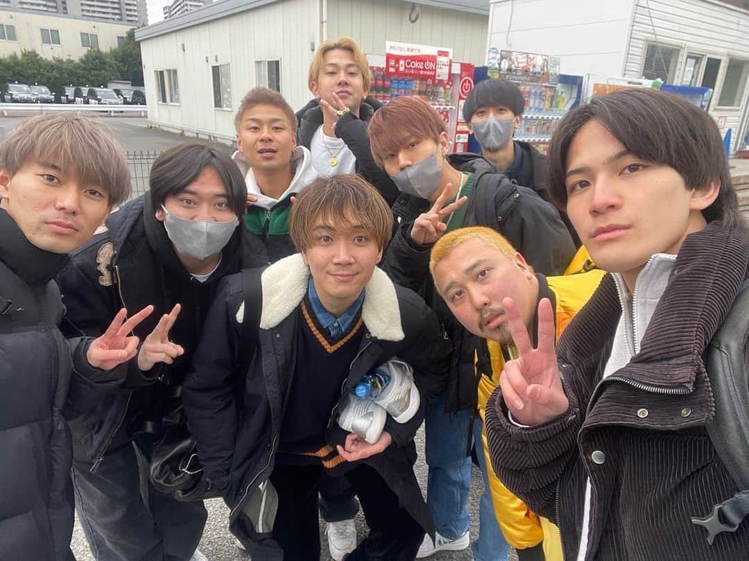 のインスタグラム：「初のロング急上昇🎉  スクワッドが投稿を始めてから ちょうど1000回目の動画で初のロング急上昇に載りました‼️  今までスクワッドの事を信じて着いて来てくださってファンの方々本当にありがとうございます🙌 初の急上昇を沢山祝ってくれると嬉しいです😊  次は自分たちの動画で急上昇に載れるように今後とも頑張ります！ そしてこれからもスクワッドの応援をお願いします！  最後にゆうまを貸してくれたコムドット、 動画に出演してくれたゆうま 本当にありがとう ！  同い年でYouTube界を盛り上げれるように頑張るので、トップで待っててね！ #コムドット #こむドットゆうま #スクワッド #バスケ」