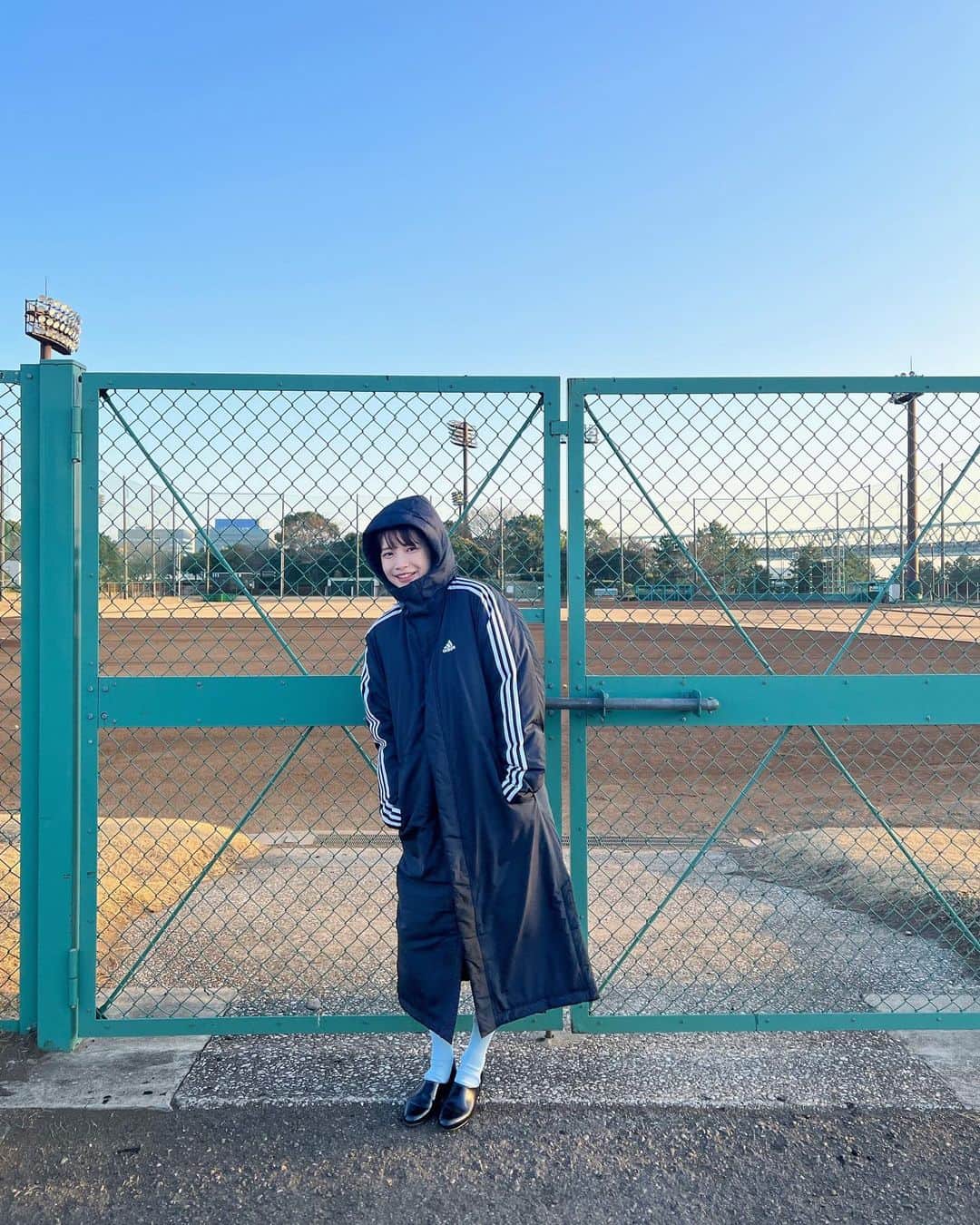 宮崎葉さんのインスタグラム写真 - (宮崎葉Instagram)「金曜日ーーー！今週もおーわり！  場所とバイブスだけ野球部のマネージャーでしたので、本職のマネージャーに撮ってもらいましたとさっ、という本日の撮影でした⚾️📸  @yo_iwakura   野球は関係ありまてーーーーん！！  #靴がもうあかん」3月3日 19時11分 - you_miyazaki