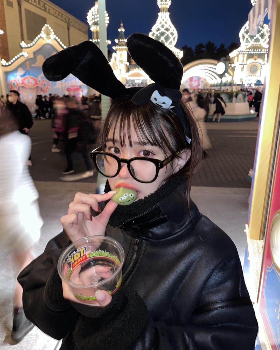 中野妃菜のインスタグラム：「リトルグリーンマン食べてるところ☺︎  @tetsuyama_cho  髪の毛お世話になってます☺︎縮毛かけてもらってびっくりするくらいサラサラになりました！」