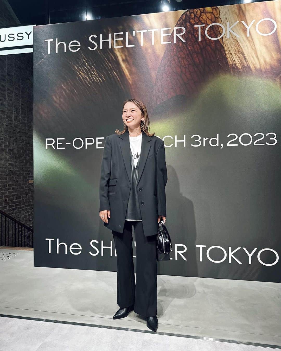 かんだまのインスタグラム：「先日shel’tter tokyoリニューアルのレセプションパーティーへ☺︎  四方八方大好きな人たちがいて、テンション上がりすぎて開始5分で汗だく。そのままフォトブースへ連行され、産後まだ整ってないのよ〜なんて言ってもみんながヨイショしてくれるから気付けばはいチーズ。  バロックしゃっちょの村井さん見つけて乾杯🥂ちゃっかり美里さんとシェルターTVに出演させてもらったり、なとりかちゃんに接客してもらって服お買い上げしたり、完全に酔っ払いでしたが楽しい時間でした🫶ちゃんちゃん」
