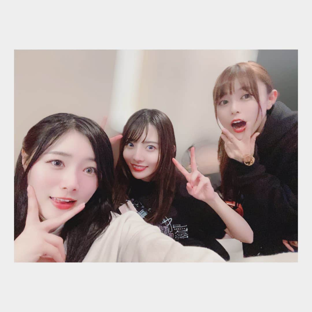 長谷川玲奈さんのインスタグラム写真 - (長谷川玲奈Instagram)「Tokyo 7th シスターズ2053 1st LIVE よろしくお願い致します！ ライブ前にリハーサル時のRoots.オフショット写真を投稿しちゃいます📸  リハーサル期間中は、気づいたら2人のことを思う日々が続いていました！ 2人はステージへの思いが本当に素敵で、ダンス・歌をギリギリまで3人で確認し合ってました。（明日もします！）  ちゃんとやる時・ふざける時とスイッチの切り替えが出来るのがRoots.の魅力だなと思います☺️  レッスン後は、一緒にご飯食べたり・ゲームセンターに行ったり・お買い物したり・ほぼ毎日連絡取り合っていたりと、お陰様で言いたいことを正直に言える仲になりました✌️  きっと、本番当日は楽しく楽しくてRoots.楽屋はうるさいんじゃないかと思います😂  2053の初めての単独LIVE‼︎精一杯頑張ります！ よろしくお願い致します💜  #t7s #ナナシス　#roots  #天野聡美 #橘一花 #声優」3月3日 19時43分 - bbg_rena0315