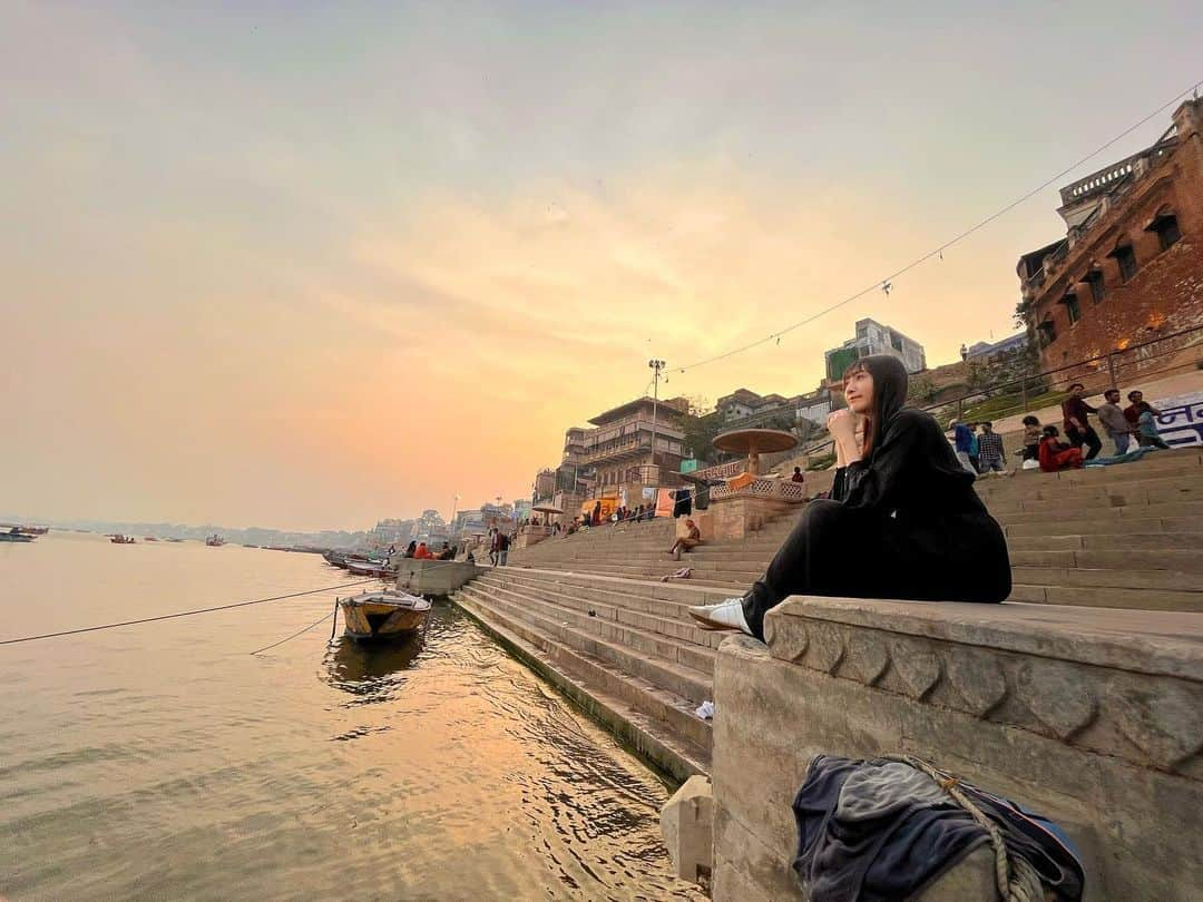 渡辺梨加のインスタグラム：「👳🏾‍♂️ #gangesriver  #banaras」