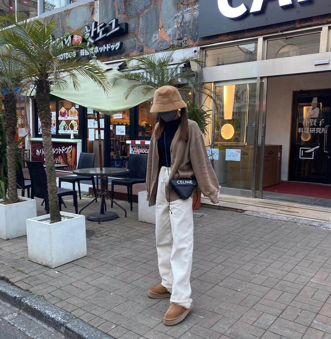 LILIKAのインスタグラム：「POLOのカーディガン可愛い🧸🤎 茶系で合わせてみたよ〜¨̮」