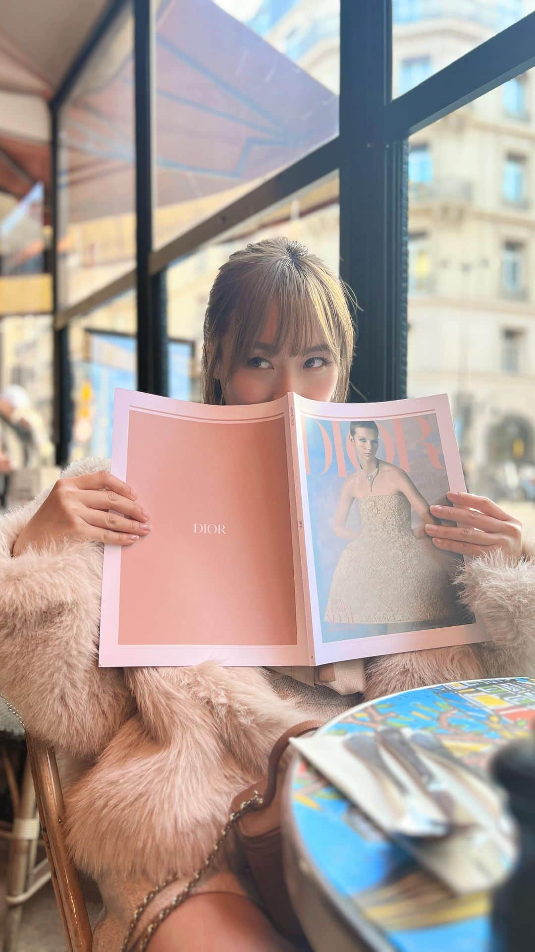 Miss Hunnyのインスタグラム：「今次🇫🇷旅行 喺 @klookhk 上面book咗兩個package， 一個係喺塞納河️🛳️上食午餐， 另外一個係四個景點嘅Pass + 聖米歇爾山daytour 🏔️ 四個景點裏面除咗有各大博物館、 美術館嘅入場券， 竟然連河谷村outlet車飛都有🥹🥹🥹  #JOYKreator #klookhk #TravelwithJOYKreator」