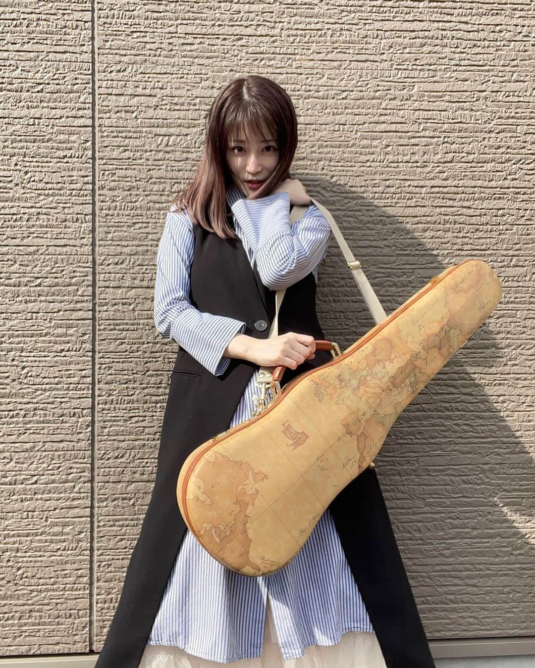 岡部磨知のインスタグラム：「🤍🍡🤍  #violin #recording  #musician  #ootd」